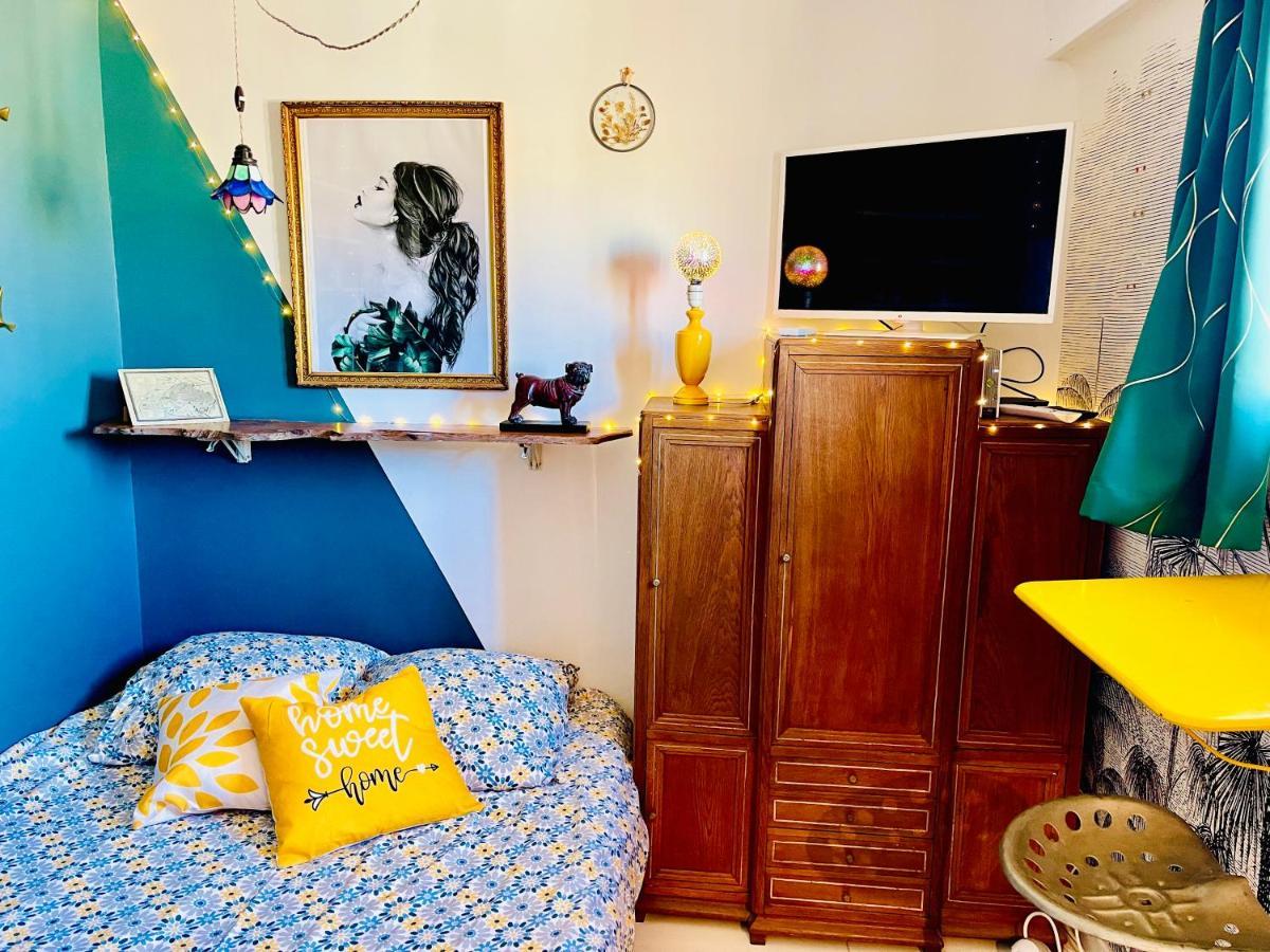 Elegant Studio Sous Les Toits Marseille Luaran gambar